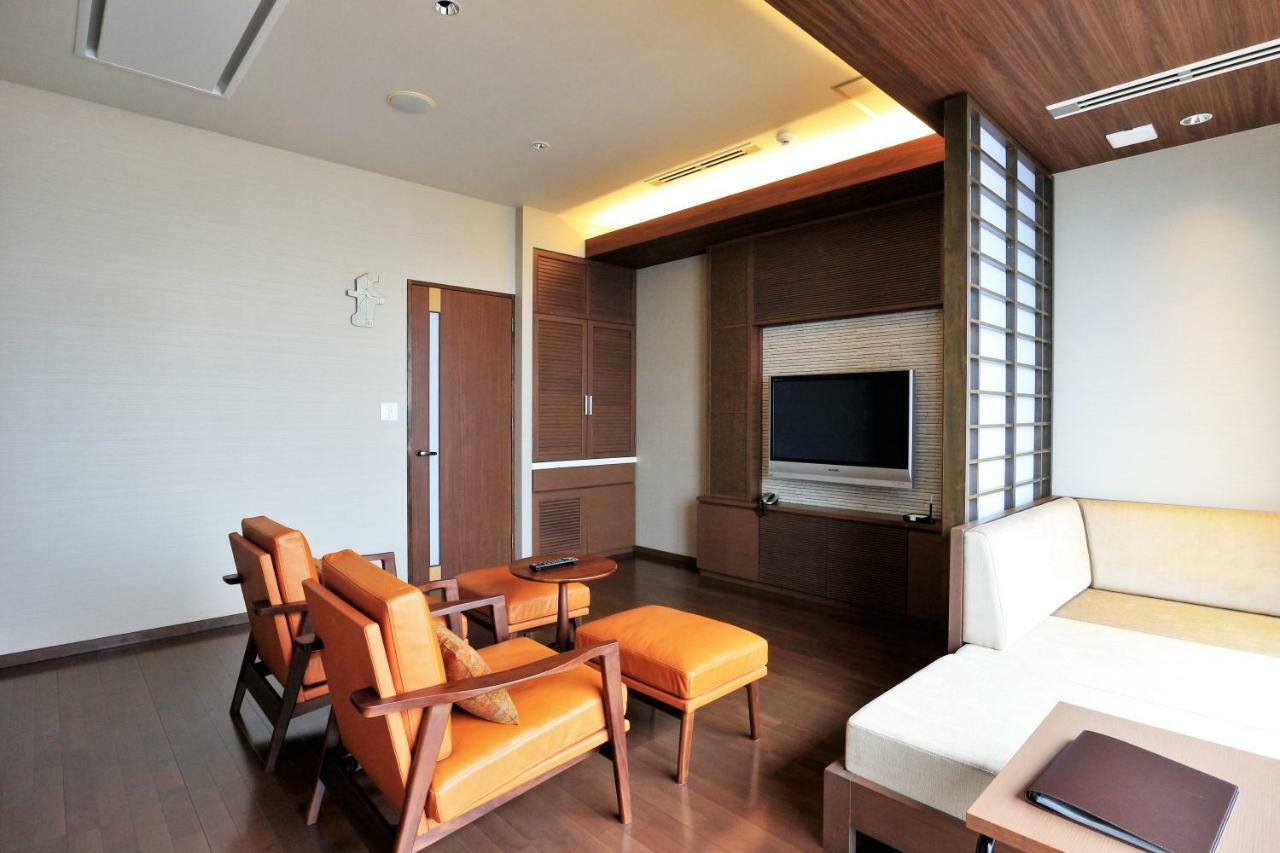 Amane Resort Seikai Beppu Zewnętrze zdjęcie A living room in a Japanese house